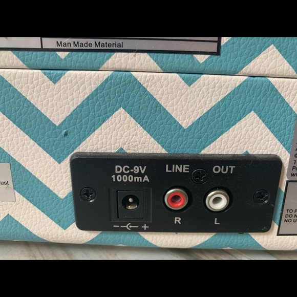 IT 3 Speed Suitcase Record Player - Picture 10 of 11